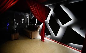 L Unique Cinema Room
