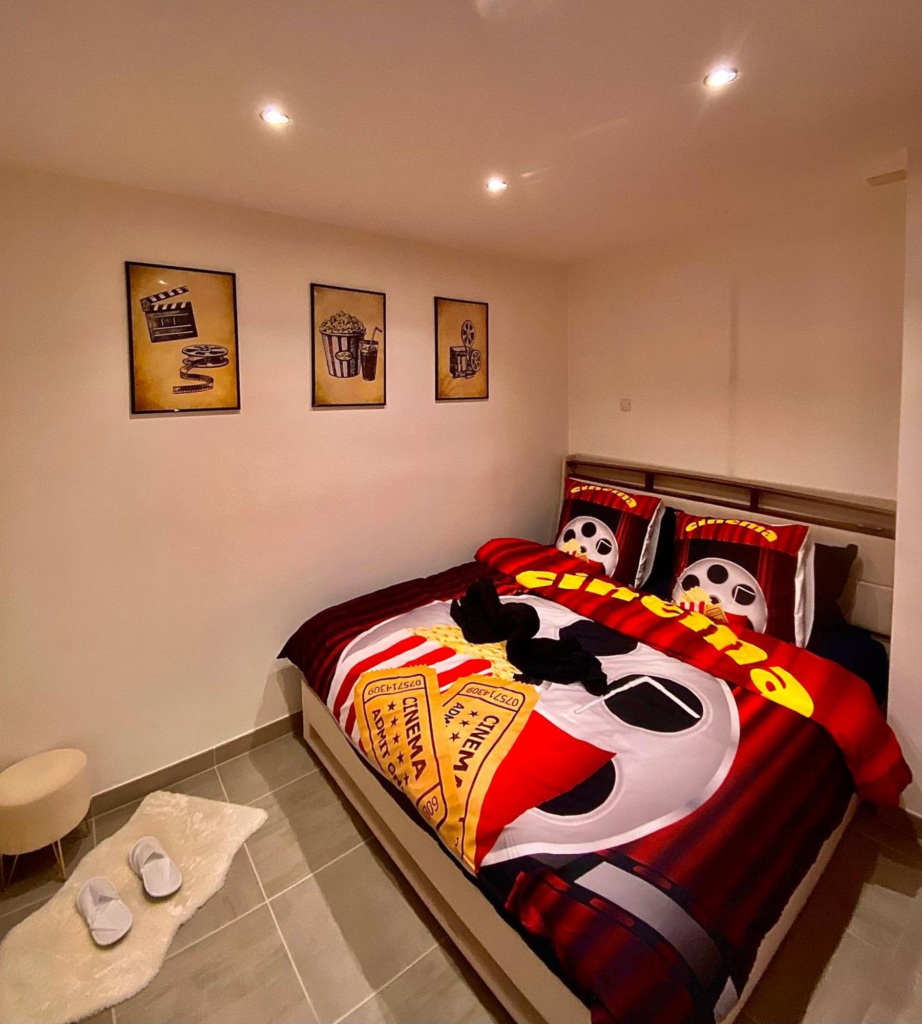 L Unique Cinema Room Grenoble Extérieur photo