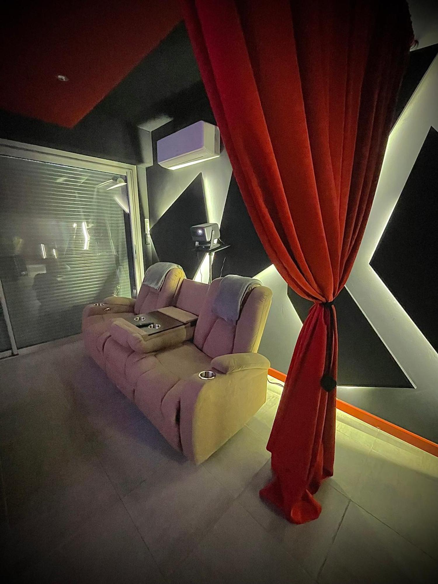 L Unique Cinema Room Grenoble Extérieur photo